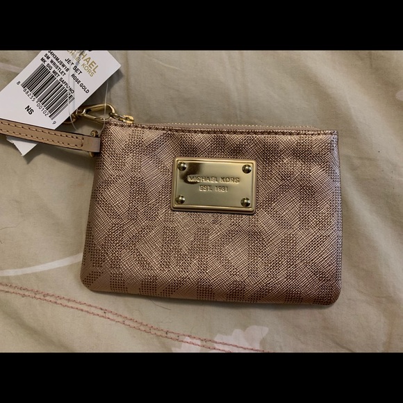 Authentic Michael Kors wristlet - Picture 1 of 3